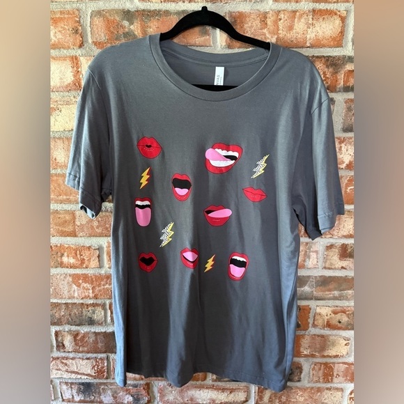 Bella Canvas Tops - Bella Canvas Graphic lips T-Shirt